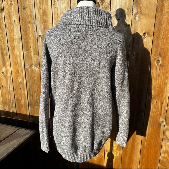 Sold Old Navy Cozy Gray Turtleneck Sweater - Picture 2 of 6